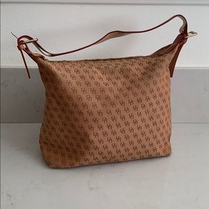 ✨ Dooney & Bourke Shoulder Bag ✨